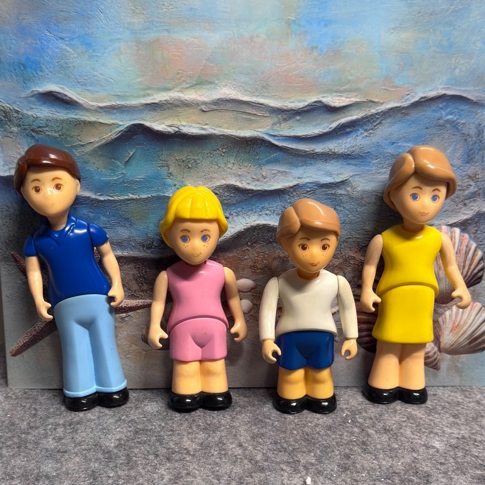 Little Tikes Place Dollhouse Figures Family Lot of 4 Mom Dad Kids 90s Toys Retro